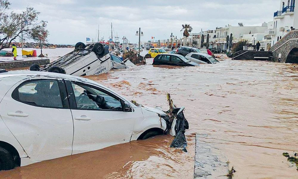 Σύμπλεγμα καταιγίδων έπληξε την Πάρο - Στις Λεύκες έπεσαν 100 τόνοι νερού ανά στρέμμα (βίντεο)
